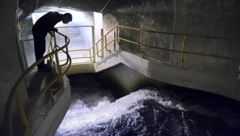 Acqua, reti colabrodo: ok al finanziamento di un solo progetto su 10 In fumo 182 milioni Acqua, reti colabrodo: ok al finanziamento di un solo progetto su 10 In fumo 182 milioni