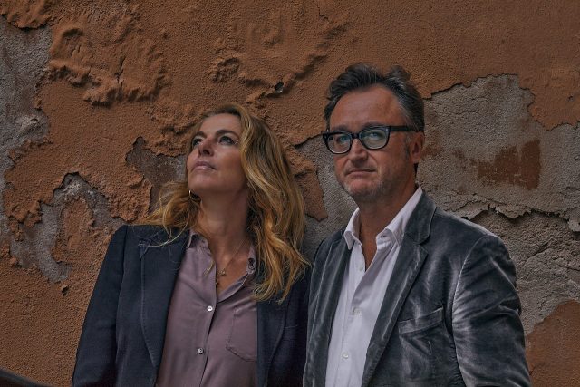Al Teatro Mercadante Claudia Gerini e Mauro Gioia in “Cado sempre dalle Nuvole: Cantare Pasolini”
