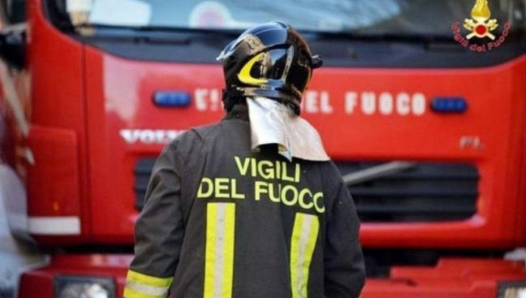 Maltempo, 700 interventi dei vigili del fuoco: frane nell’Avellinese e nel Salernitano, chiusi tratti Anas
