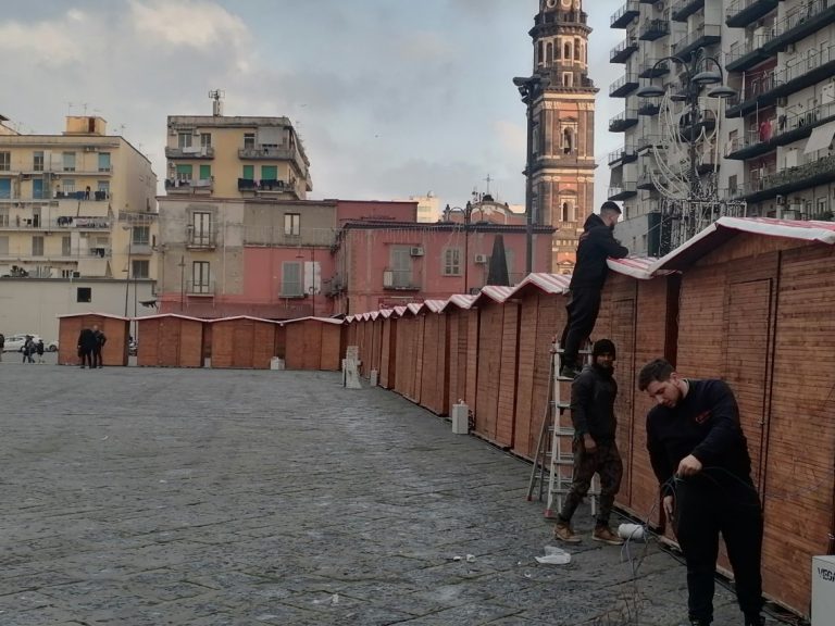 Napoli, apre il villaggio della Befana a piazza Mercato Napoli, apre il villaggio della Befana a piazza Mercato