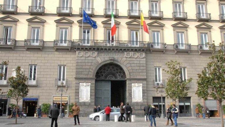 Napoli, ecco i redditi in Comune di consiglieri e assessori