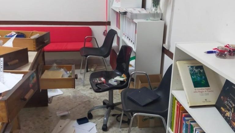 Napoli, vandalizzata la sede Anpi di Capodimonte: “Si avvicina il Giorno della memoria, temiamo azioni simili” Napoli, vandalizzata la sede Anpi di Capodimonte: “Si avvicina il Giorno della memoria, temiamo azioni simili”