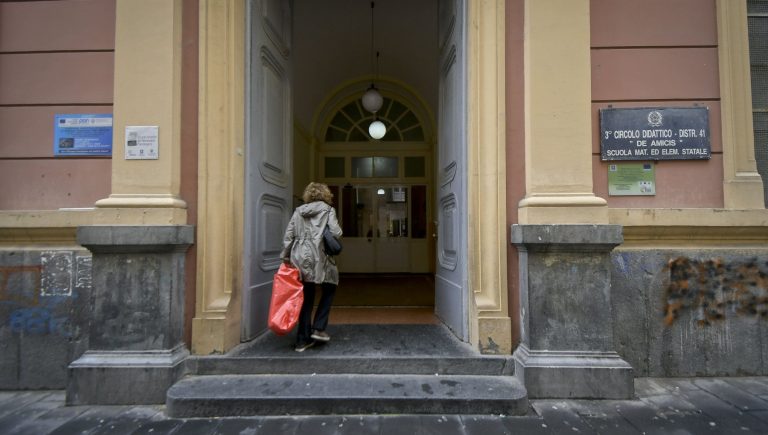 Scuola, la De Amicis protesta: “Non ci accorpate alla Baracca-Vittorio Emanuele”