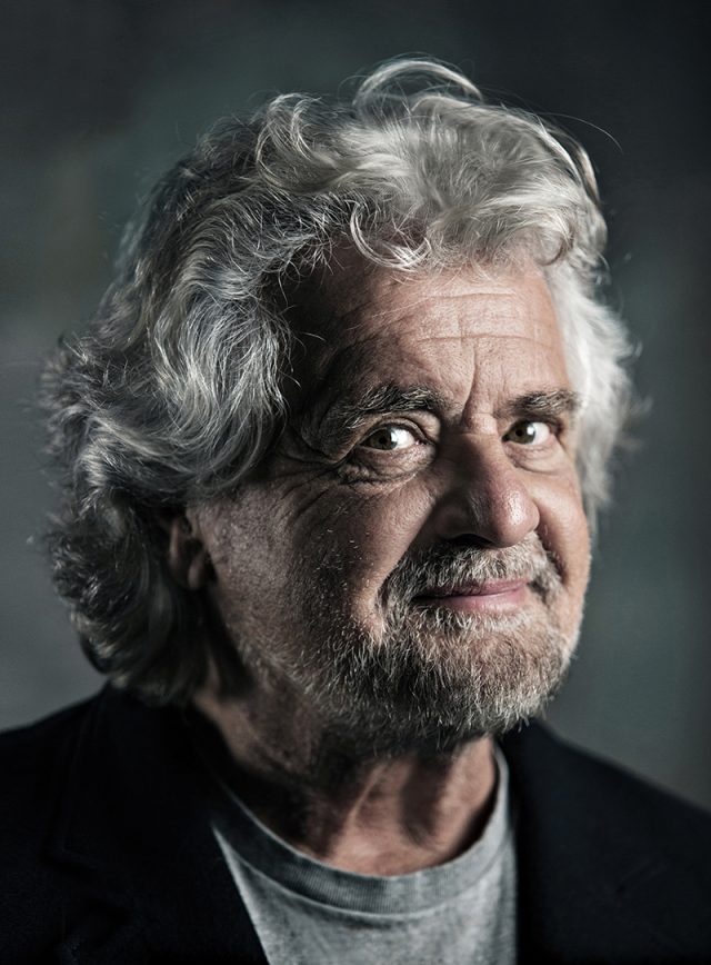 Beppe Grillo torna sulle scene al Teatro Diana a Napoli Beppe Grillo torna sulle scene al Teatro Diana a Napoli