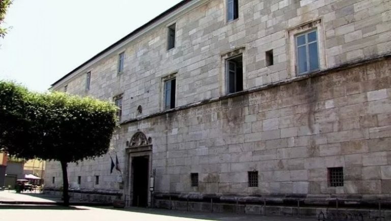 Dossier contro il comandante della Polizia locale “paladino della legalità”