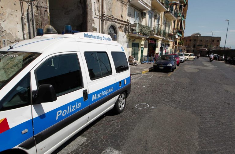 Napoli, bimba investita e uccisa: madre ha perso controllo dell’auto Napoli, bimba investita e uccisa: madre ha perso controllo dell’auto