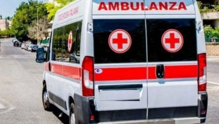 Napoli, uomo accoltellato per lite viabilità mentre andava al ‘Maradona’ Napoli, uomo accoltellato per lite viabilità mentre andava al ‘Maradona’