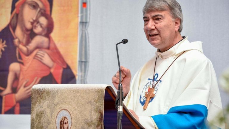Pasqua, la lettera dell’arcivescovo di Napoli Battaglia: “I poveri con i cuori spezzati dalla morte di un familiare per mano violenta”