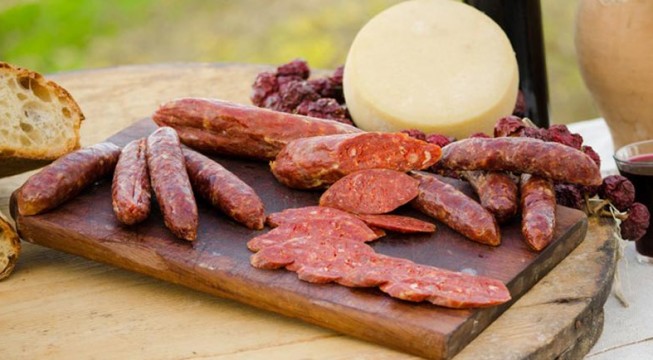 Sagra della Salsiccia Rossa a Castelpoto nel beneventano: un presidio Slow Food