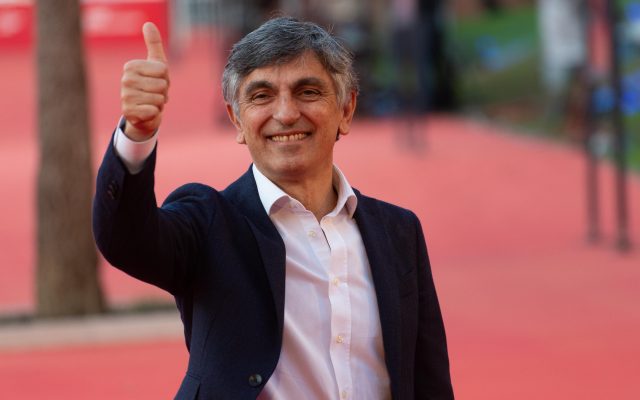 Vincenzo Salemme in diretta su RAI 2 da Napoli con “Napoletano? E famme ‘na pizza”
