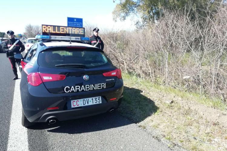 Incidente su A30, auto contro guard rail: 2 morti Incidente su A30, auto contro guard rail: 2 morti