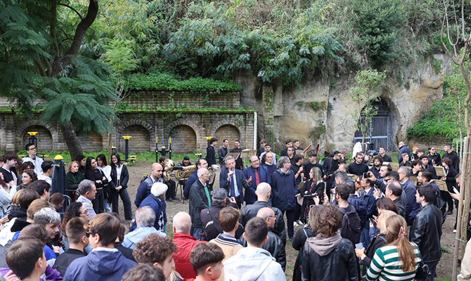 Il sindaco Manfredi visita il parco Viviani
