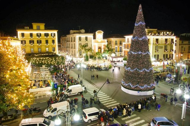 Natale a Sorrento: Il Programma di tutte le Attrazioni, le luminarie e gli Eventi di M’illumino d’Inverno