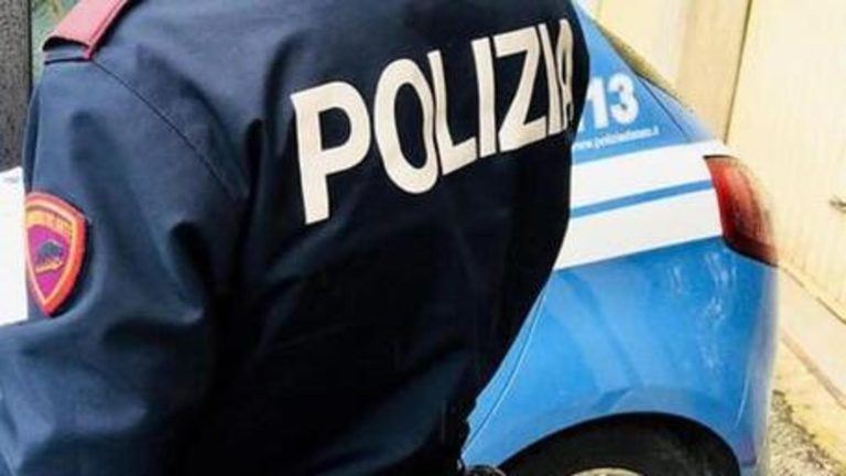 In strada con pistole a salve, tre minori denunciati a Napoli In strada con pistole a salve, tre minori denunciati a Napoli
