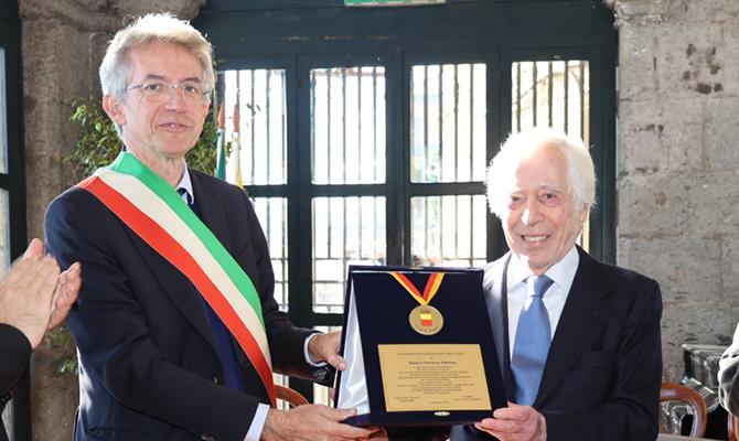 La Medaglia della Città di Napoli a Salvatore Palomba La Medaglia della Città di Napoli a Salvatore Palomba