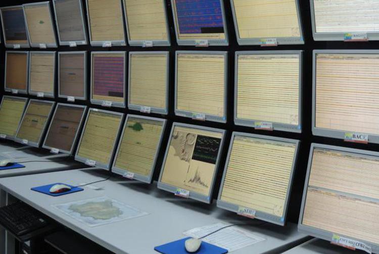 Terremoto Campi Flegrei, da cosa dipendono i movimenti? La risposta in uno studio Terremoto Campi Flegrei, da cosa dipendono i movimenti? La risposta in uno studio