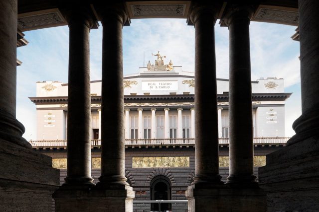 Dialoghi Sinfonici al Teatro San Carlo: Un’esperienza interattiva tra il Pubblico e l’Orchestra Dialoghi Sinfonici al Teatro San Carlo: Un’esperienza interattiva tra il Pubblico e l’Orchestra
