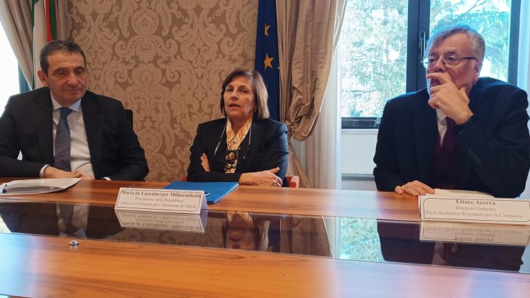 Dispersione scolastica, a Caserta tavolo istituzionale. La procuratrice dei minori De Luzenberger: “Non tutti i dirigenti scolastici segnalano” Dispersione scolastica, a Caserta tavolo istituzionale. La procuratrice dei minori De Luzenberger: “Non tutti i dirigenti scolastici segnalano”