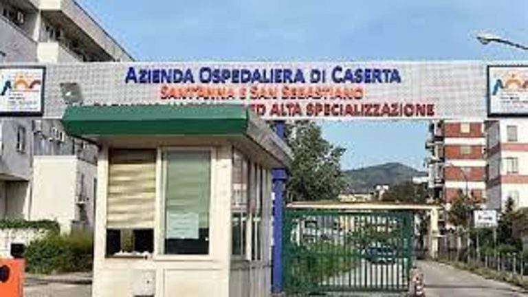 Donna con grande massa tumorale salvata in ospedale a Caserta