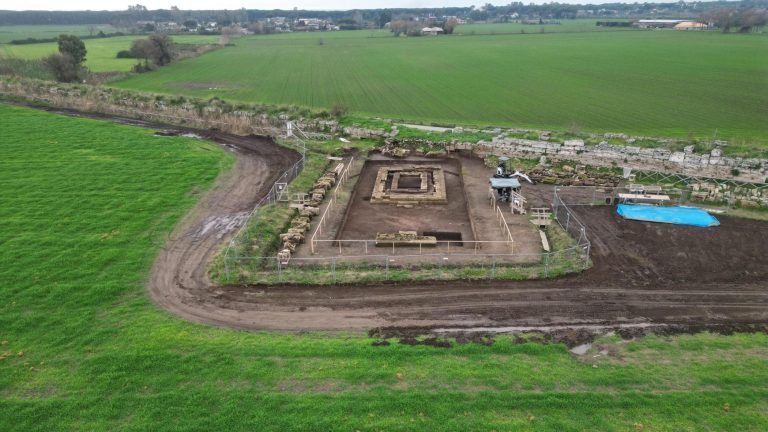 La direttrice del Parco archeologico di Paestum e Velia, Tiziana D’Angelo: “Ecco il tempio affacciato sul mare di Poseidonia” La direttrice del Parco archeologico di Paestum e Velia, Tiziana D’Angelo: “Ecco il tempio affacciato sul mare di Poseidonia”