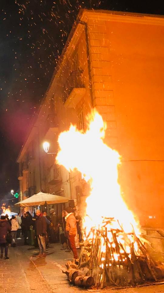 La Festa dei Fucanoli ritorna a Campagna: Artisti di Strada, Fire Show e musica popolare itinerante La Festa dei Fucanoli ritorna a Campagna: Artisti di Strada, Fire Show e musica popolare itinerante