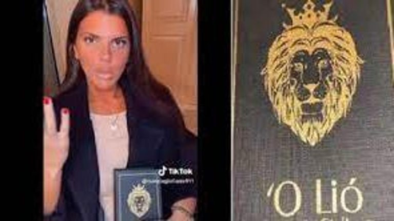 La figlia del boss Carmine Giuliano lancia un profumo ispirato a suo padre: ‘O liò. Ed è polemica sui social: “E i proventi andranno alle vittime della mafia?” La figlia del boss Carmine Giuliano lancia un profumo ispirato a suo padre: ‘O liò. Ed è polemica sui social: “E i proventi andranno alle vittime della mafia?”