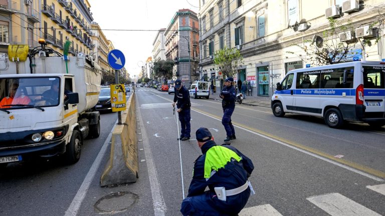 Napoli, al Corso Umberto semafori intelligenti e autovelox Napoli, al Corso Umberto semafori intelligenti e autovelox