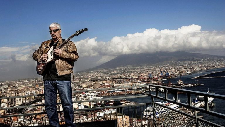 Nove anni senza Pino Daniele: nasce un premio per valorizzare i giovani talenti della musica