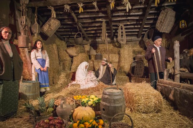 Presepe Vivente a Casarlano, la Betlemme di Sorrento con 300 figuranti Presepe Vivente a Casarlano, la Betlemme di Sorrento con 300 figuranti