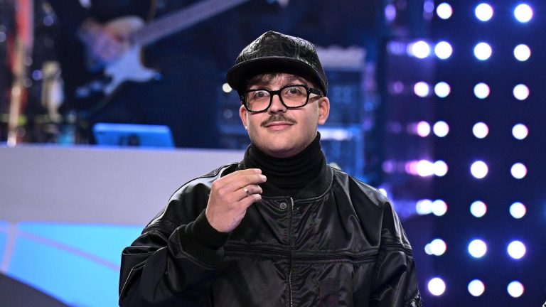 Sanremo 2024, i duetti: Geolier con D’Alessio, Luché e Gué. The Kolors con Tozzi, Big Mama power rosa con Gaia, La Niña e Sissi Sanremo 2024, i duetti: Geolier con D’Alessio, Luché e Gué. The Kolors con Tozzi, Big Mama power rosa con Gaia, La Niña e Sissi