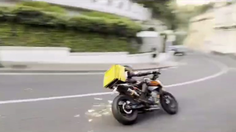 “Sfida social, a Napoli corse in moto a 130km orari”: la denuncia del deputato Borrelli “Sfida social, a Napoli corse in moto a 130km orari”: la denuncia del deputato Borrelli