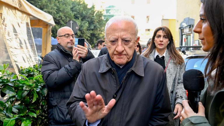 Accolto il ricorso di De Luca, il Tar obbliga Fitto a completare l’istruttoria sui Fondi sviluppo e coesione. Il ministro: “Ricorriamo al Consiglio di Stato” Accolto il ricorso di De Luca, il Tar obbliga Fitto a completare l’istruttoria sui Fondi sviluppo e coesione. Il ministro: “Ricorriamo al Consiglio di Stato”