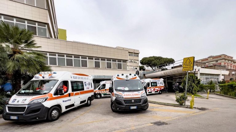 Asl Napoli 1, dirigenti medici e sanitari in agitazione: “Pronto soccorso al collasso”