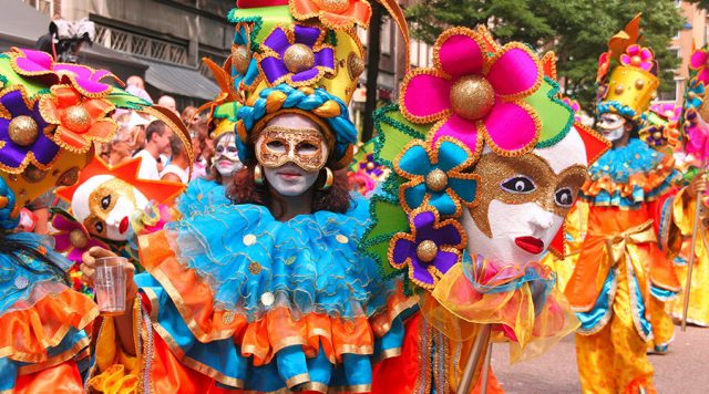 Feste e le sfilate del Martedì Grasso per il Carnevale 2024 a Napoli e in Campania Feste e le sfilate del Martedì Grasso per il Carnevale 2024 a Napoli e in Campania