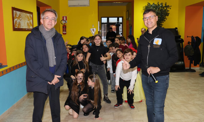 Il Sindaco Manfredi alla ‘A Voce d’’e creature Onlus” Il Sindaco Manfredi alla ‘A Voce d’’e creature Onlus”