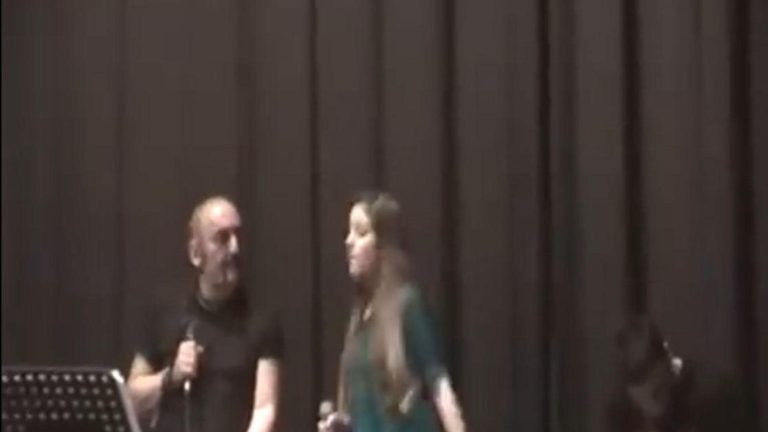 Il video ritrovato: ecco Pino e Angelina Mango quando cantavano insieme al Teatro Stabile di Potenza Il video ritrovato: ecco Pino e Angelina Mango quando cantavano insieme al Teatro Stabile di Potenza