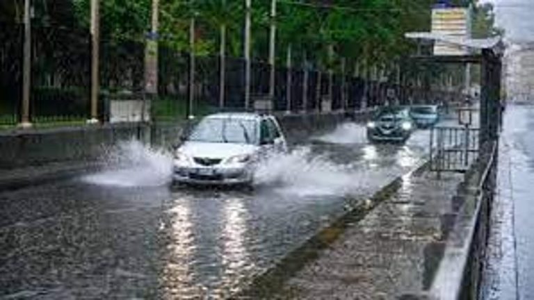 Meteo, allerta prorogata fino a lunedì a mezzanotte Meteo, allerta prorogata fino a lunedì a mezzanotte