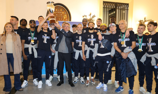 Premiata in Comune la GeVi Napoli basket Premiata in Comune la GeVi Napoli basket