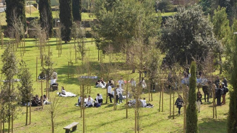 A Pompei immersi nel verde: 8.500 metri quadri tra percorsi, aree per famiglie, zone riposo e biciclette