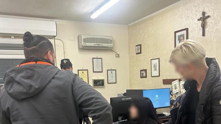 Affidate ai genitori le due ragazze di Ravenna ritrovate a Napoli Affidate ai genitori le due ragazze di Ravenna ritrovate a Napoli
