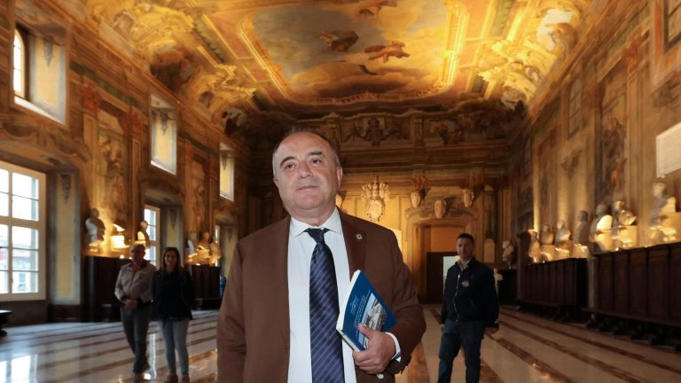 Camorra, allarme di Gratteri :“TikTok è una vetrina delle mafie” Camorra, allarme di Gratteri :“TikTok è una vetrina delle mafie”