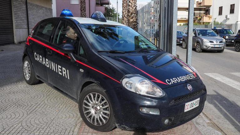 Casoria, cinque coltellate al suocero poi si pente Casoria, cinque coltellate al suocero poi si pente