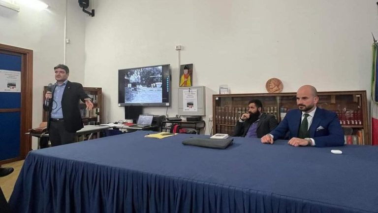 Castellammare, ex consigliere di Fdi relatore al liceo sulle foibe. L’Anpi: “Sica nell’amministrazione sciolta per camorra fa campagna elettorale a scuola” Castellammare, ex consigliere di Fdi relatore al liceo sulle foibe. L’Anpi: “Sica nell’amministrazione sciolta per camorra fa campagna elettorale a scuola”