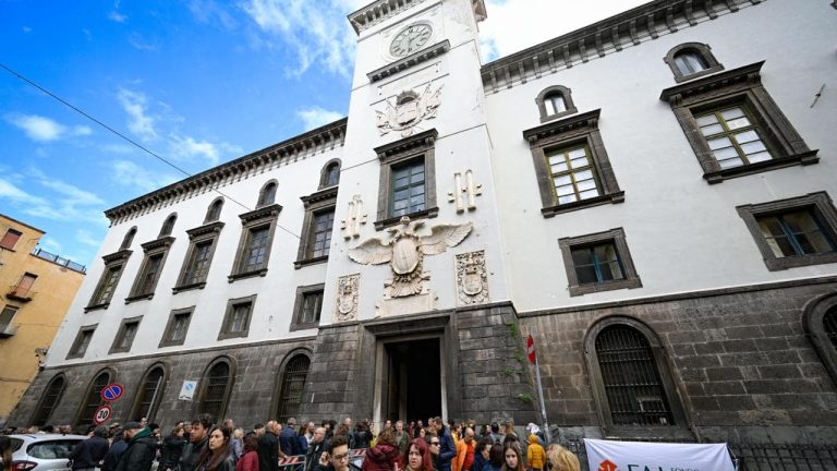 Giornate Fai, 9 mila in fila solo a Napoli. Trionfo Molosiglio: secondo sito in Italia Giornate Fai, 9 mila in fila solo a Napoli. Trionfo Molosiglio: secondo sito in Italia