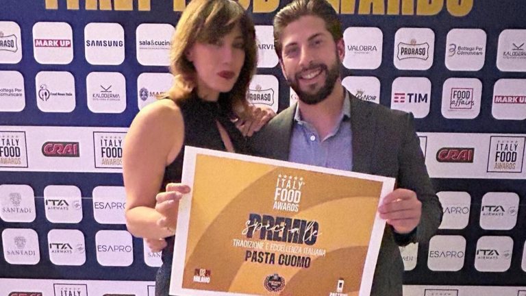 Gragnano, al pastificio Cuomo l’oscar del food: “Onorati per avere rappresentato la migliore tradizione” Gragnano, al pastificio Cuomo l’oscar del food: “Onorati per avere rappresentato la migliore tradizione”