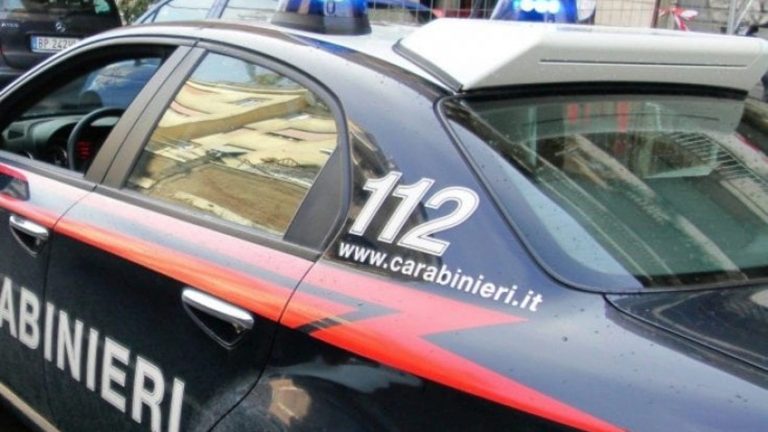 Il figlio tenta di avvelenarla, lei lo scopre e lo fa arrestare Il figlio tenta di avvelenarla, lei lo scopre e lo fa arrestare
