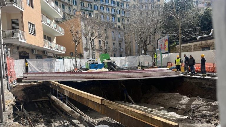 Napoli, Via Morghen: tempi più lunghi per la riapertura della strada, sarà sostituito il collettore fognario Napoli, Via Morghen: tempi più lunghi per la riapertura della strada, sarà sostituito il collettore fognario