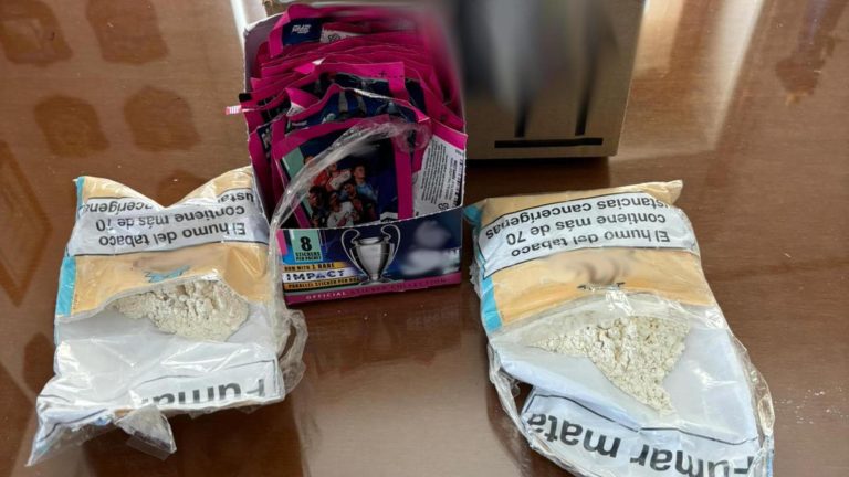 Panetti di hashish con le figurine: “Eccoti Ronaldo e Buffon”, maxi sequestro a Padova Panetti di hashish con le figurine: “Eccoti Ronaldo e Buffon”, maxi sequestro a Padova