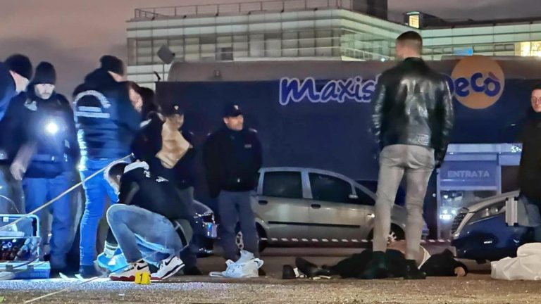 San Giovanni a Teduccio, 66enne ucciso a colpi di pistola: è un ingegnere ex collaboratore di giustizia San Giovanni a Teduccio, 66enne ucciso a colpi di pistola: è un ingegnere ex collaboratore di giustizia