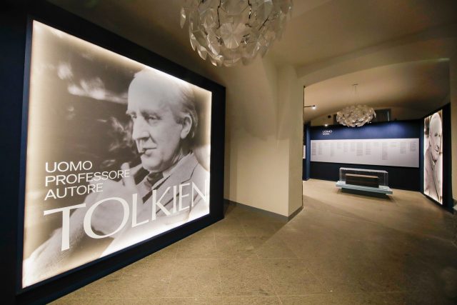 Tolkien in mostra a Palazzo Reale di Napoli: un viaggio alla scoperta dell’autore di LOTR